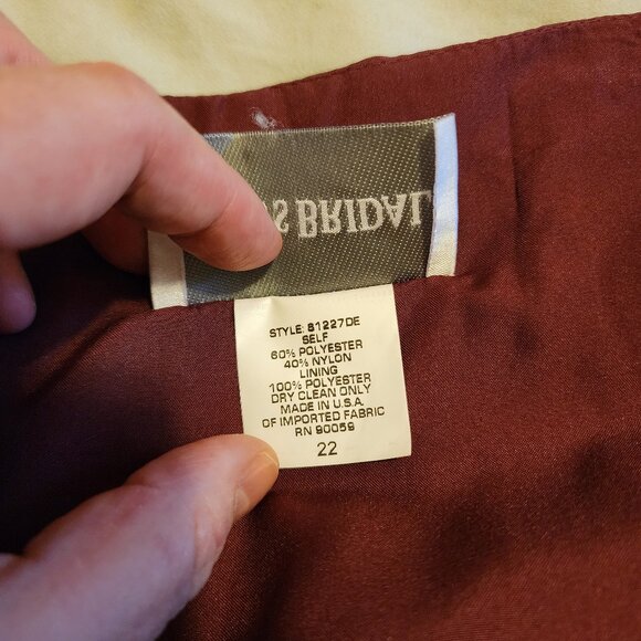 David's Bridal 2 piece sleeveless top, bustle skirt, plus size - Picture 8 of 8